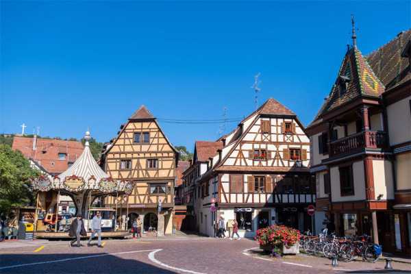 In drumul nostru inapoi spre Strasbourg nu putem sa nu ne oprim sa admiram o alta bijuterie frantuzeasca – oraselul Obernai.