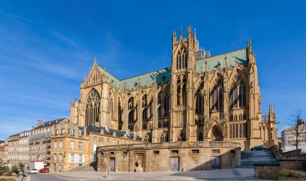 La sosire vom face un tur de oras Metz cu ghid local.