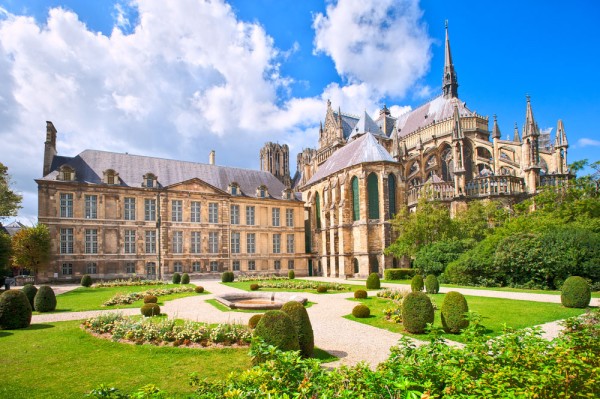 plecam catre Metz, oras situat in nord estul Frantei, in regiunea istorica a Lorenei, dar nu inainte de a face o oprire in Reims