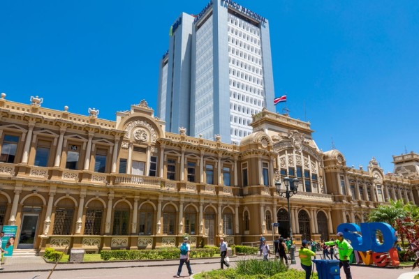 va va astepta o experienta unica - un tur de oras al capitalei San José