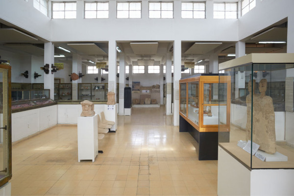 In zona se mai afla trei muzee importante ale Iordaniei, Muzeul de Arheologie, Muzeul de Folclor si Muzeul Traditiilor Populare.