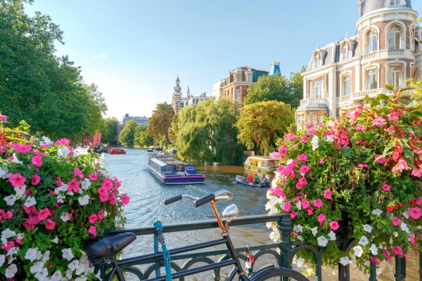 Frumoasa Vacanta la Amsterdam in perioada Paradei florilor !