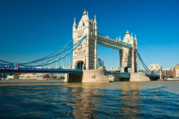 Tower Bridge unul dintre celebrele simboluri ale orasului, unde candva Printesa Diana s-a maritat cu Printul Charles.