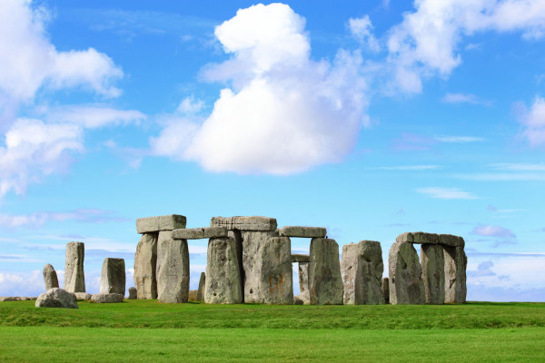 Excursia continua spre Stonehenge, cu siguranta cel mai mare simbol national al Marii Britanii, reprezentand mister, putere si rezistenta.