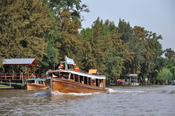 Dupa micul dejun, excursie de o jumatate de zi in Delta del Tigre (Delta Tigrului), unde veti avea ocazia sa descoperiti Raul Parana si miile de insule dimprejur, navigand la bordul unei ambarcatiuni pe diferitele brate ale Deltei