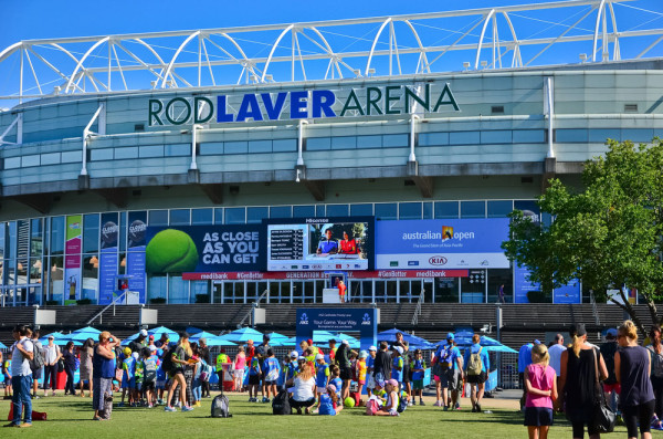 si celebrele arene de tenis unde are loc Australian Open.