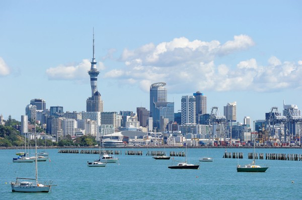 Azi, descoperim Auckland intr-un tur alaturi de ghidul local.