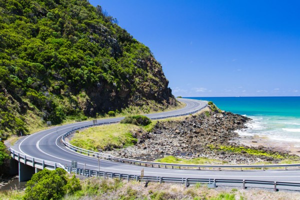 Patrundem pe Great Ocean Road si ne lasam captivati de frumusetea naturii, de culorile si de valurile oceanului.