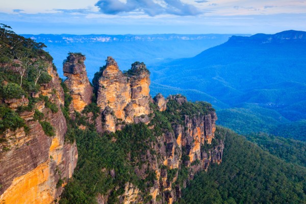 De la punctul de belvedere Echo Point, admiram Cele Trei Surori (The Three Sisters), stancile care au devenit un simbol al Blue Mountains.
