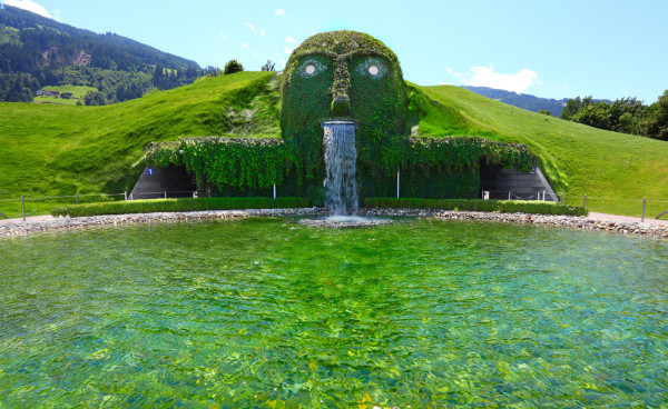 Dupa pranz vom vizita Fabrica de Cristale Swarovski de la Wattens.