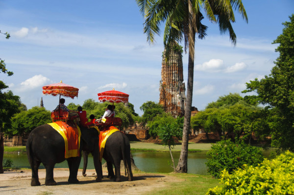 Una dintre atractiile catre nu trebuiesc ratate in timpul sederii in Bangkok este Ayutthaya–fosta capitala a Siamului situata la 90 km nord de Bangkok. 