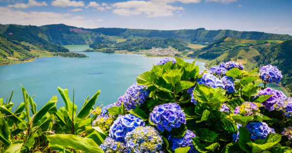 Vom pleca din Ponta Delgada pentru o excursie la Sete Cidades.