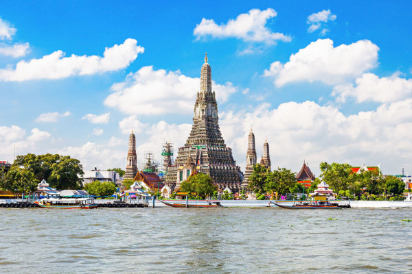 La final poposim la cel mai cunoscut simbol al Bangkokului, Wat Arun (Templul Zorilor)