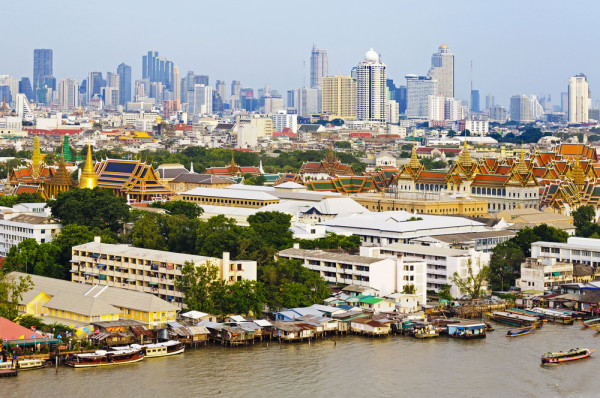 Thonburi este vechiul oras, acum partea vestica a Bangkokului situata pe partea dreapta a raului Chao Phya. 
