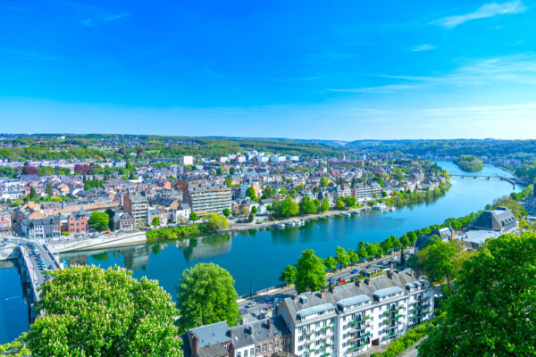 ne oprim sa vizitam Namur, adevarata comoara ascunsa a Belgiei care ne va incanta privirile.