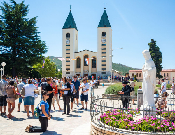 Continuam cu Medjugorje, locul unde Dumnezeu si omul se intalnesc, si facem un scurt stop fotografic.