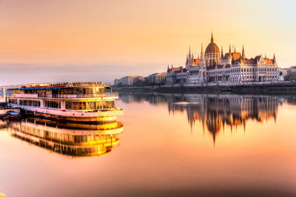 Sosire in Budapesta. Seara, optional, Croaziera si cina pe Dunare