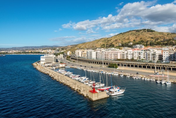 Dimineata facem o plimbare in Reggio di Calabria.