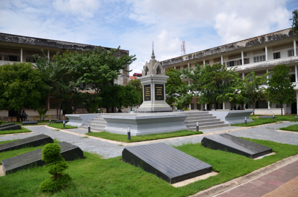 Continuam apoi cu Muzeul Genocidului Tuol Sleng - o fosta scoala preluata de khmerii rosii si transformata in loc de detentie