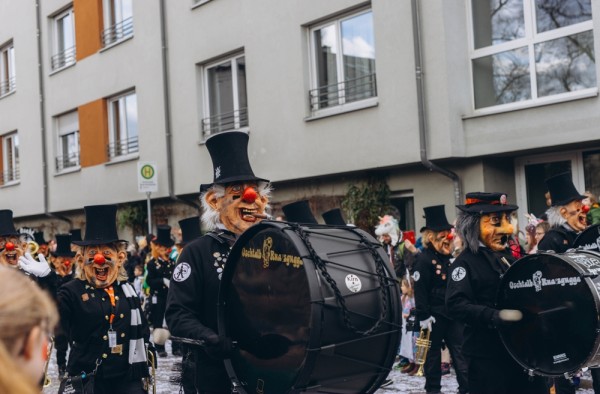 In aceasta zi are loc unul dintre cele mai asteptate evenimente din cadrul Carnavalului si anume Rosenmontagszug