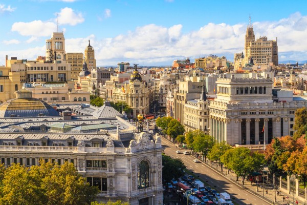 bulevardele centrale Paseo de la Castellana si Gran Via