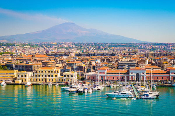Plecare spre Catania, al 2-lea mare oras al Siciliei si capitala provinciei cu acelasi nume