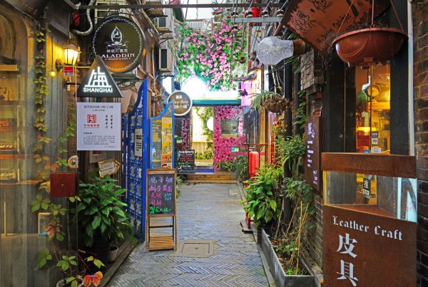 Fosta Concesiune Franceza - probabil cea mai sarmanta si atmosferica zona din Shanghai, dar si Tianzifang - o enclava artistica si un labirint de alei