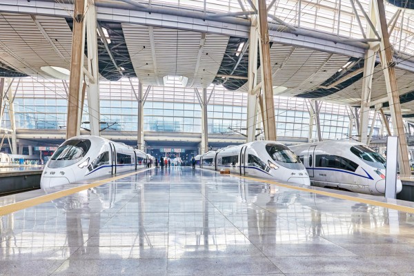 Transfer pentru imbarcare pe trenul de mare viteza cu destinatia Xian. Cei 1200 de km, distanta dintre cele 2 orase, vor fi parcursi in 5 ore