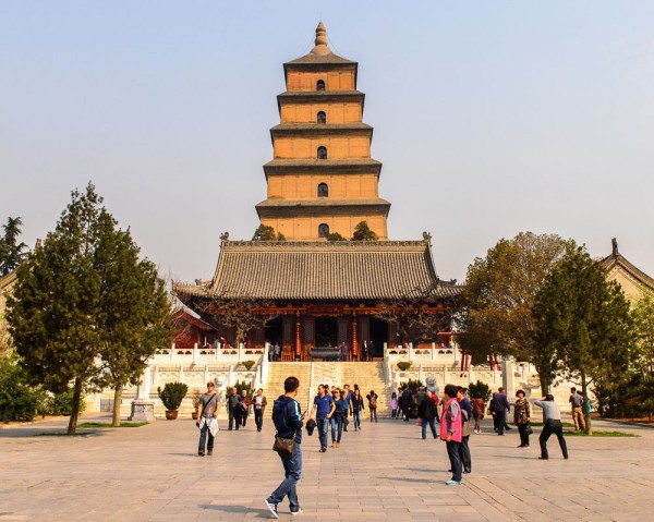 Continuam turul cu vizitarea complexul arhitectural Marea Pagoda a Gaste Salbatice, locul de unde s-a raspandit budismul in China. Complexul dateaza din timpul dinastiei Tang si este simbolul Xian-ului.