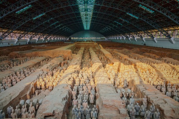 Vizita la una dintre descoperirile arheologice remarcabile ale Sec XX, considerata a fi A 8-a minune a lumii- Armata de teracota a imparatului Qin Shi Huang, unificatorul Chinei