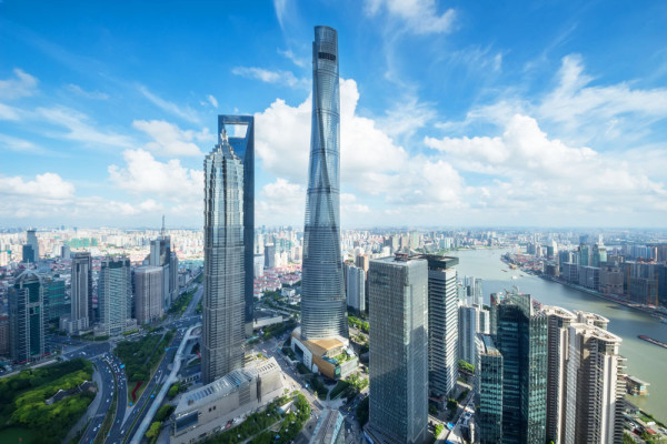 Continuam explorarea Shanghaiului cu vizitarea Shanghai Tower, care cu cei 632 de metri ai sai este cea mai inalta cladire din China si a doua din lume.