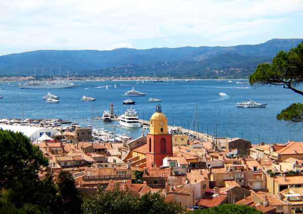 Plecam spre Coasta de Azur si primul popas il facem la Saint Tropez–cea mai cunoscuta destinatie a lumii mondene de pe Riviera Franceza.