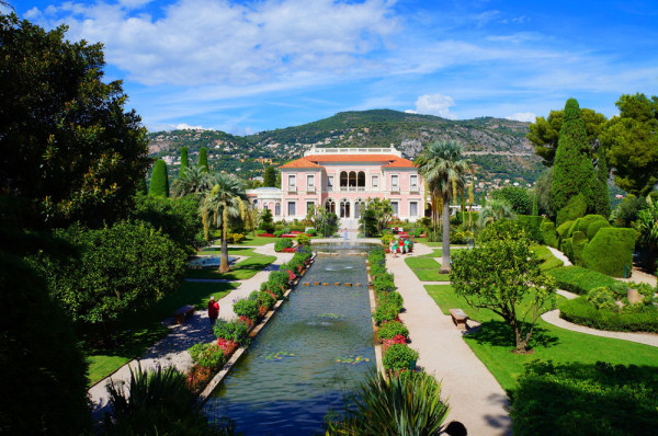 Pentru inceput vizitam una dintre cele mai frumoase resedinte in stil renascentist de pe Riviera Franceza - Vila Ephrussi de Rothschild.