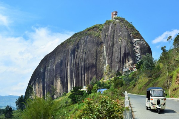 si a sa faimoasa “Piedra del Peñol”
