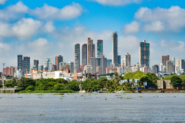 Barranquilla este un oras portuar important, fiind cunoscut ca "Poarta de Aur” a tarii.