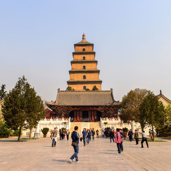 Dupa pranz, continuam turul cu vizitarea complexului arhitectural Pagoda Marii Gaste Salbatice, locul de unde s-a raspandit budismul in China.