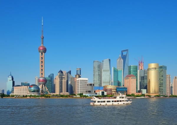 Sosire in Shanghai, cel mai mare oras din China si unul dintre cele mai importante centre comerciale ale Asiei.