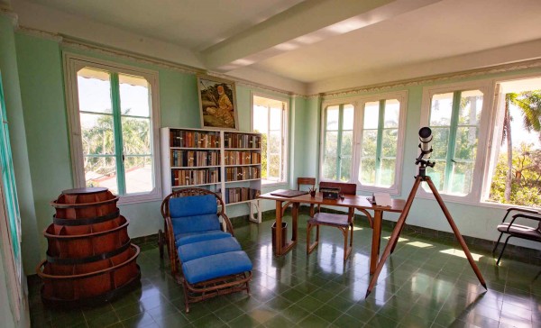 ajungem la Finca Vigia, o ferma aflata pe un deal din apropierea capitalei, in care Ernest Hemingway a locuit pentru ultimii 20 de ani din viata