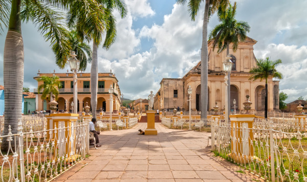 Aici se afla si cea mai mare biserica din Cuba: Iglesia Parroquial de la Santisima Trinidad, construita intre 1817 si 1892.