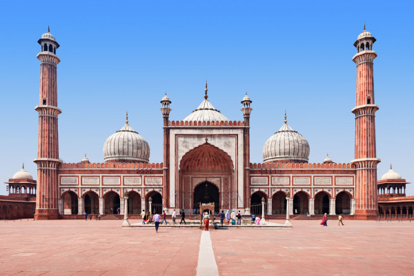 Pentru inceput vom vizita Moscheea Jama Masjid (Moscheea de Vineri), una dintre cele mai mari din Asia.