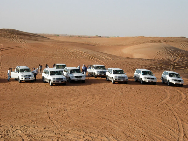 Dupa amiaza, optional Safari in Desert cu cina barbeque.