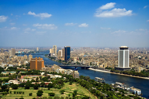 Ne aflam in Cairo (El Qahira), capitala Egiptului-cea mai mare aglomerare urbana de pe continentul african, cu peste 6 milioane de locuitori unde ne va fascina cu siguranta forfota metropolitana.