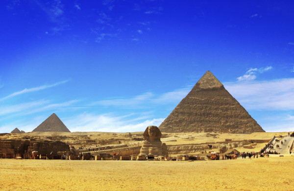 Excursie cu ghid local la Platoul Giza si marile Piramide. Ne vom indrepta spre platoul Giza pentru a vizita Piramidele si Sfinxul