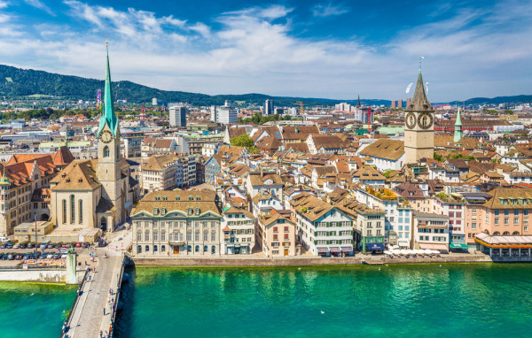 Excursia continua spre Zurich–cel mai mare oras si inima comerciala a Elvetiei.