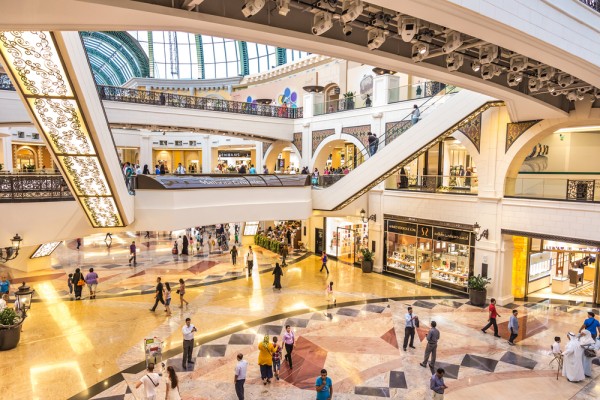 Transfer inapoi in Dubai. Ne vom opri la Mall of Emirates, unul dintre cele mai emblematice centre comerciale din Dubai