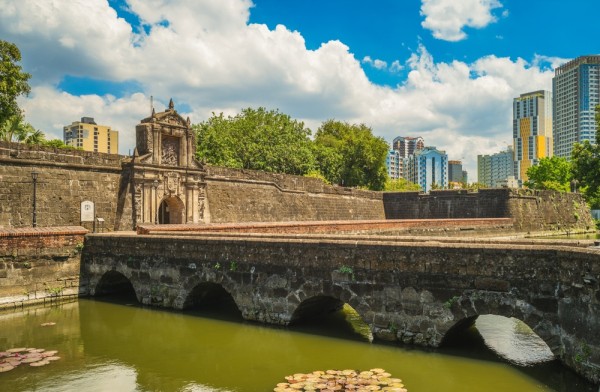 La o scurta plimbare de Catedrala se afla Fortul Santiago, una dintre cele mai vechi fortificatii din Manila, fiind construit in Sec al XVI-lea