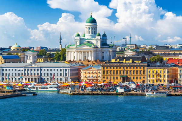 Tur panoramic de oras Helsinki: Piata Senatului cu Catedrala Luterana–simbol al orasului,