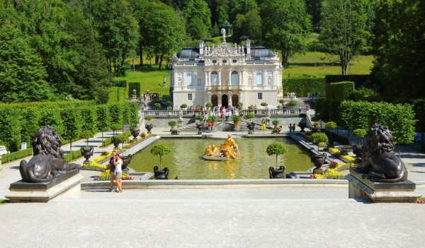 Castelul Linderhof este unul mic, adevaratul castigator aici fiind terenul din jur