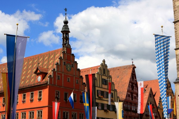 Calatoria pe drumul romantic incepe cu Dinkelsbuhl, fost oras imperial