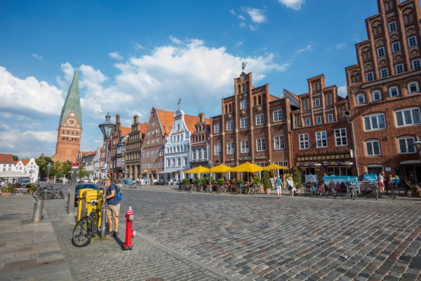 Apoi ne indreptam catre Lüneburg, un oras pitoresc al carui desavarsit centrul istoric medieval a fost construit cu ajutorul “aurului alb”-sarea exploatata din vechile saline